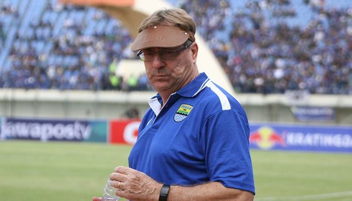 Persib Bandung Perpanjang Kontrak Pelatih Robert Alberts hingga 2025